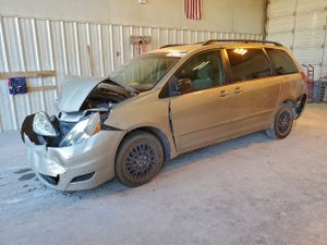 Toyota Sienna CE 3.5L 6 2010