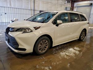 Toyota Sienna LE 2.5L 4 2023