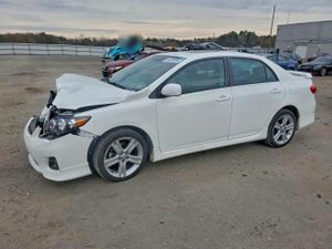 Toyota Corolla BASE 1.8L 4 2013