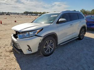 Toyota Highlander SE 3.5L 6 2019