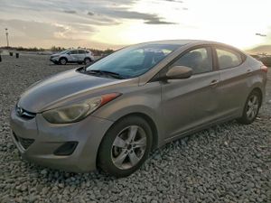 Hyundai Elantra GLS 1.8L 4 2013