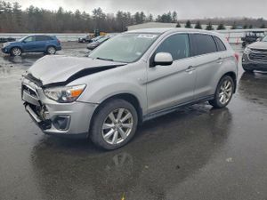 Mitsubishi Outlander SE 2.0L 4 2014