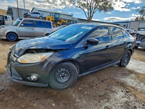 Ford Focus SE 2.0L 4 2012