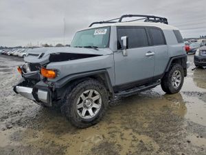 Toyota FJ Cruiser 4.0L 6 2014