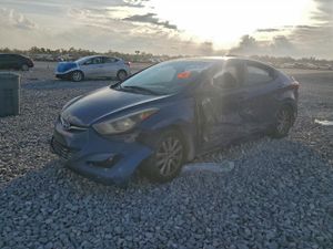 Hyundai Elantra SE 1.8L 4 2015