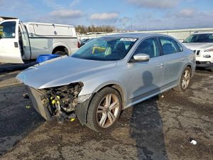 Volkswagen Passat SE 1.8L 4 2015