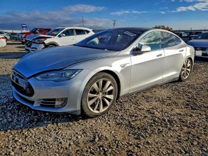Tesla Model S 85D 2015