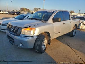 Nissan Titan XE 5.6L 8 2010