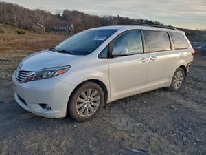 Toyota Sienna XLE 3.5L 6 2015