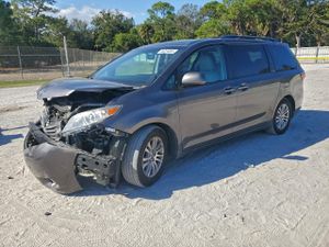 Toyota Sienna XLE 3.5L 6 2015