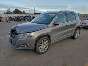 Volkswagen Tiguan S 2.0L 4 2011