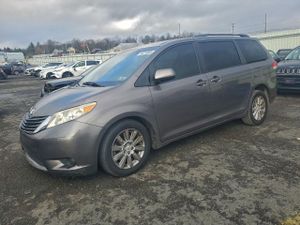Toyota Sienna LE 3.5L 6 2011