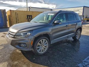 Volkswagen Tiguan S 2.0L 4 2014