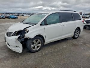Toyota Sienna LE 3.5L 6 2013