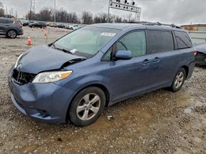 Toyota Sienna LE 3.5L 6 2013