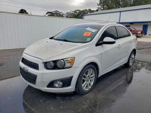 Chevrolet Aveo (Sonic) LT 1.8L 4 2015