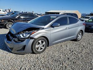 Hyundai Elantra SE 1.8L 4 2015