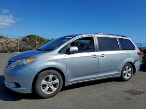 Toyota Sienna LE 3.5L 6 2015