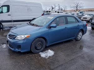 Toyota Corolla BASE 1.8L 4 2013