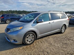 Toyota Sienna XLE 3.5L 6 2012
