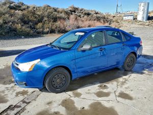 Ford Focus SE 2.0L 4 2011