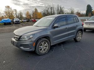 Volkswagen Tiguan S 2.0L 4 2014