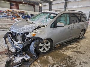 Toyota Sienna LE 3.5L 6 2011