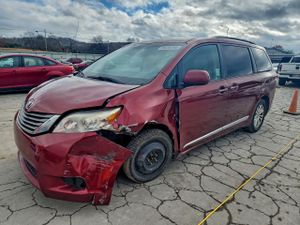 Toyota Sienna XLE 3.5L 6 2013
