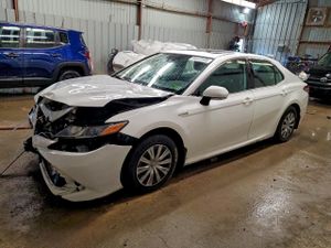 Toyota Camry LE 2.5L 4 2020