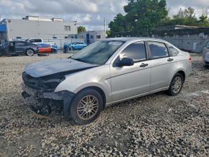Ford Focus SE 2.0L 4 2010