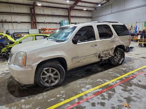 GMC Yukon DENALI 6.2L 8 2011