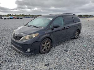 Toyota Sienna SPORT 3.5L 6 2012
