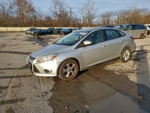 Ford Focus SE 2.0L 4 2014