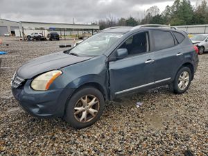 Nissan Rogue S 2.5L 4 2013