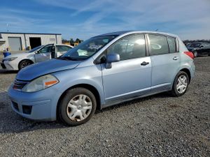 Nissan Versa S 1.8L 4 2010