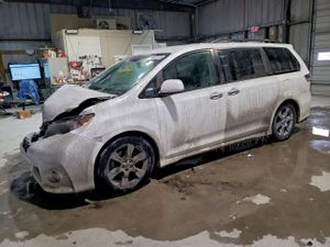Toyota Sienna SPORT 3.5L 6 2013