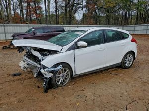 Ford Focus SE 2.0L 4 2015