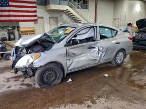 Nissan Versa S 1.6L 4 2014