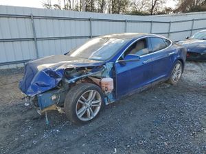 Tesla Model S 2015