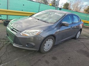 Ford Focus SE 2.0L 4 2014