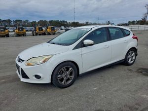 Ford Focus SE 2.0L 4 2014