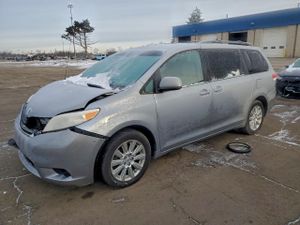 Toyota Sienna LE 3.5L 6 2014