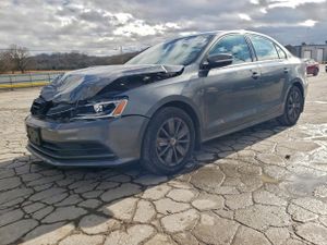 Volkswagen Jetta TDI 2 L 4 2015