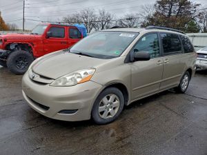 Toyota Sienna CE 3.5L 6 2010