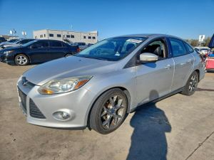 Ford Focus SE 2.0L 4 2014