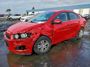 Chevrolet Aveo (Sonic) LT 1.8L 4 2015