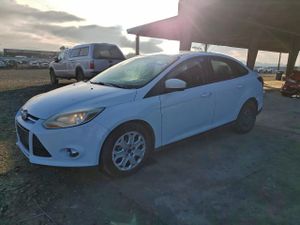 Ford Focus SE 2.0L 4 2012