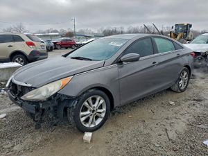 Hyundai Sonata SE 2.4L 4 2013
