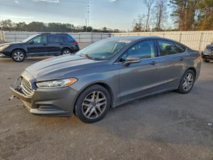 Ford Fusion SE 2.5L 4 2013