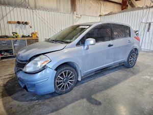 Nissan Versa S 1.8L 4 2010